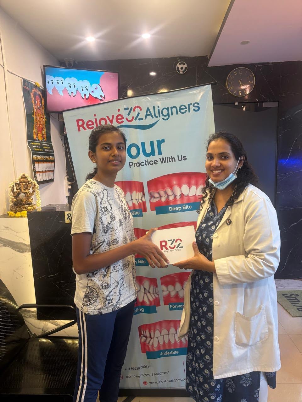 Young patient receiving Rejové32 aligner kit from doctor at Glodent Chennai